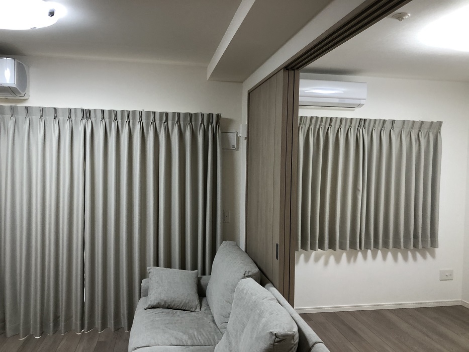 テキスタイルデポのリビングと隣の寝室のカーテン